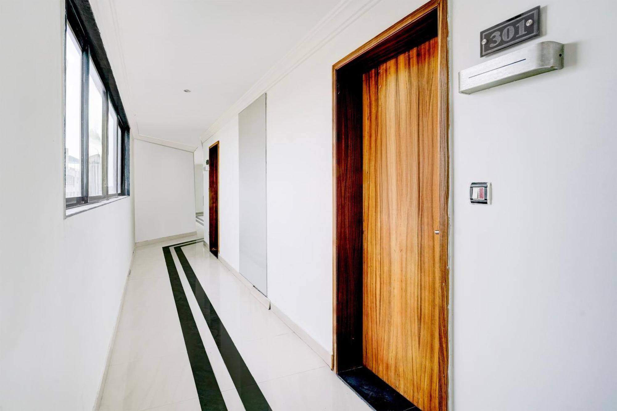Super Townhouse Oak Bharuch Near Railway Station Formerly Hotel Kohinoor المظهر الخارجي الصورة