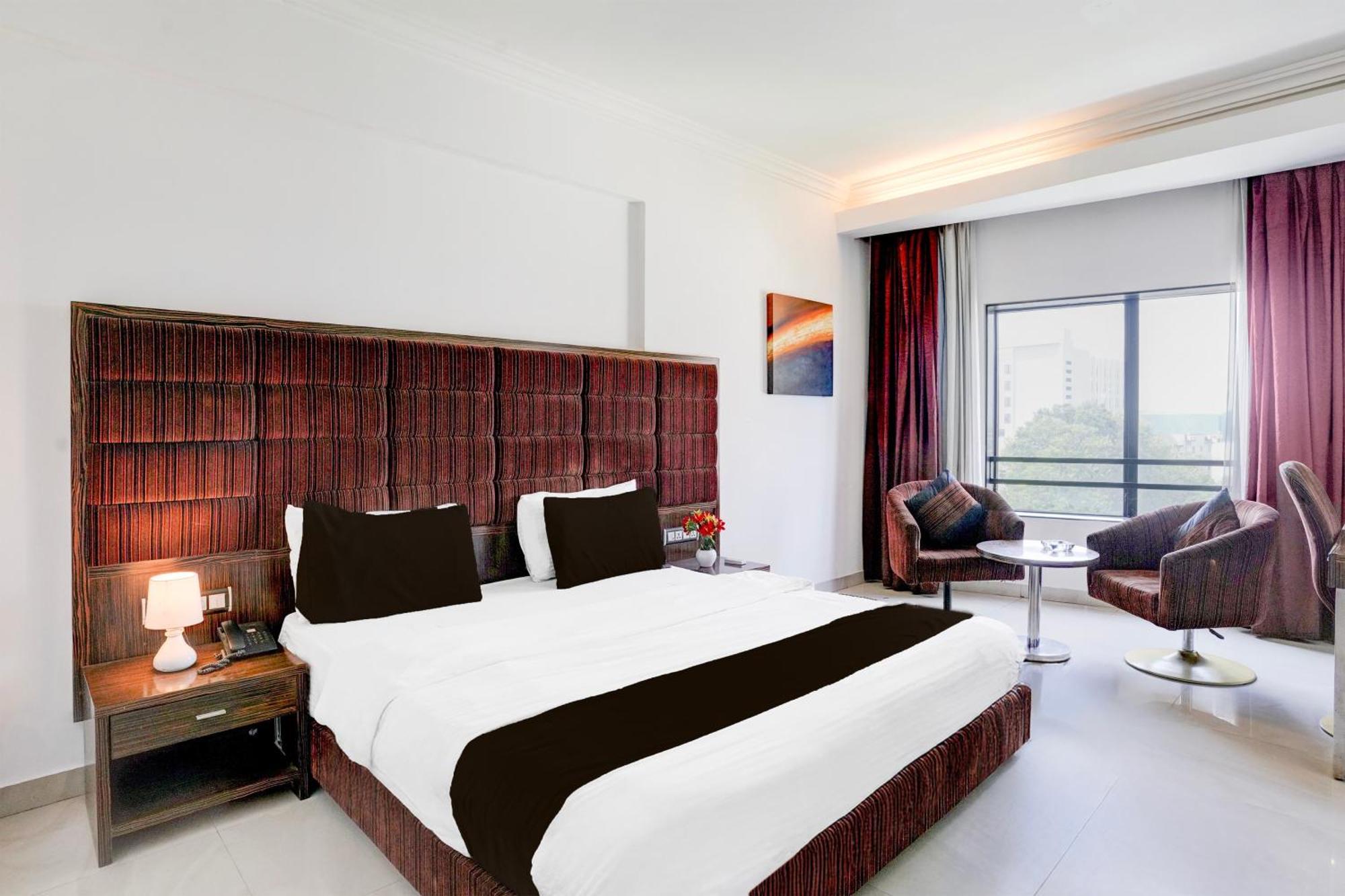 Super Townhouse Oak Bharuch Near Railway Station Formerly Hotel Kohinoor المظهر الخارجي الصورة