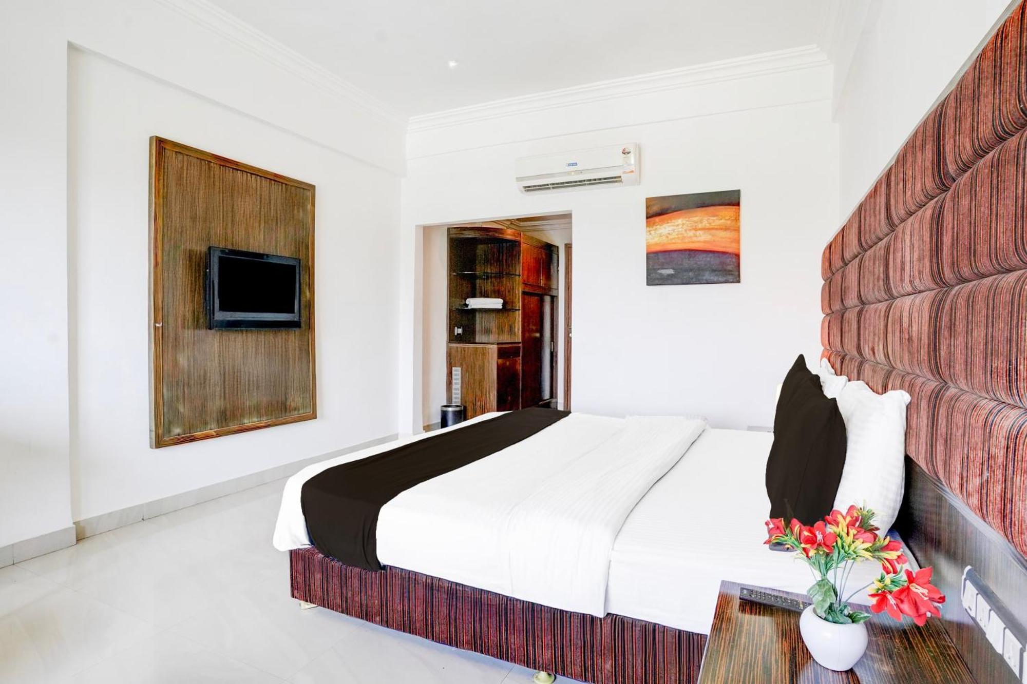 Super Townhouse Oak Bharuch Near Railway Station Formerly Hotel Kohinoor المظهر الخارجي الصورة