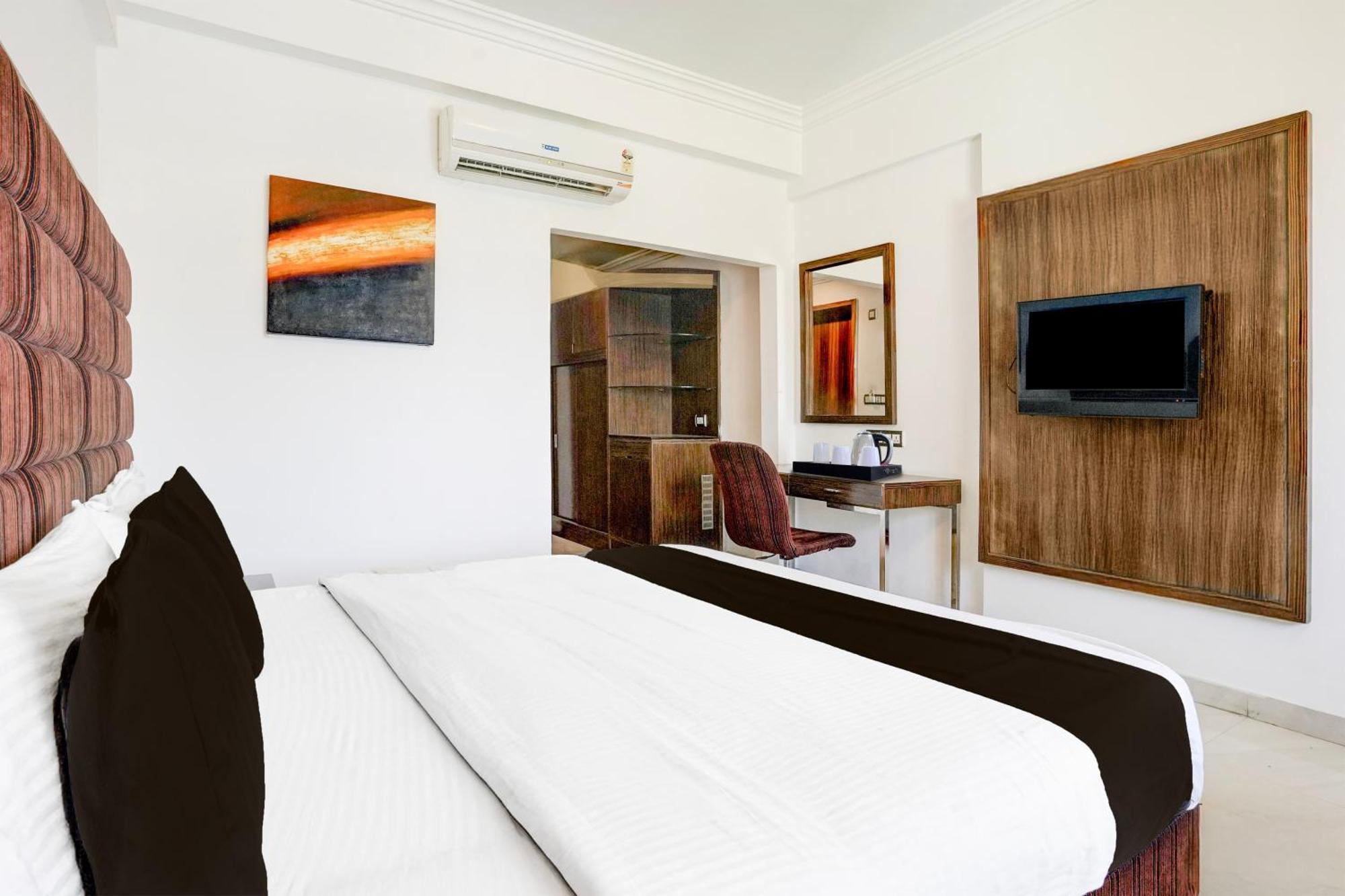 Super Townhouse Oak Bharuch Near Railway Station Formerly Hotel Kohinoor المظهر الخارجي الصورة