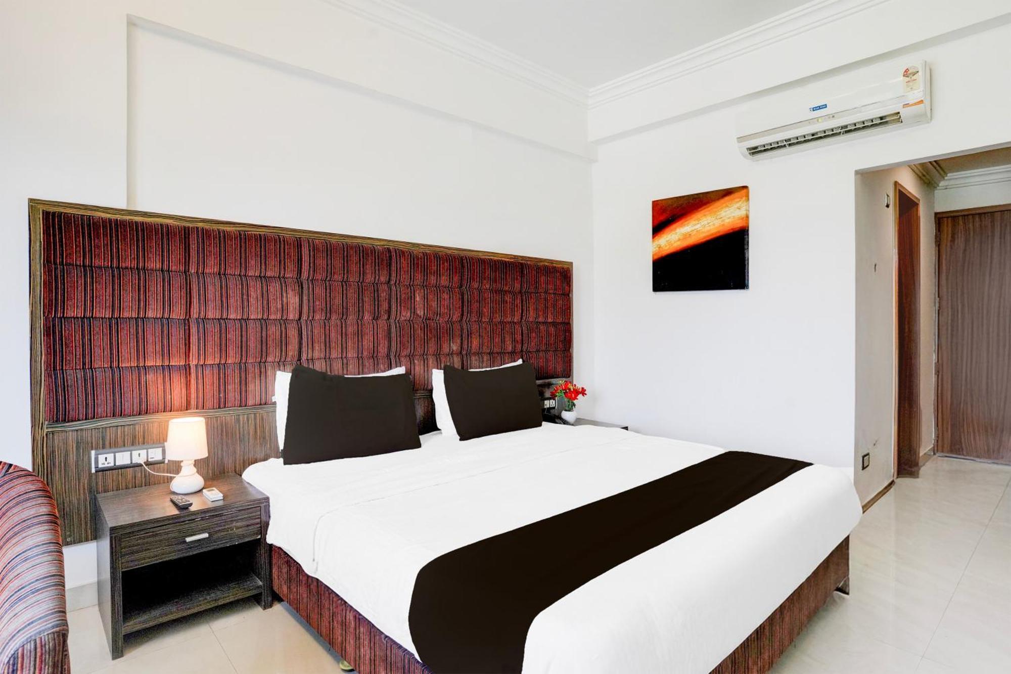 Super Townhouse Oak Bharuch Near Railway Station Formerly Hotel Kohinoor المظهر الخارجي الصورة