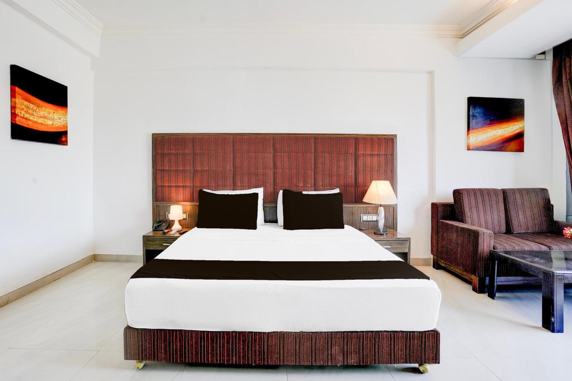 Super Townhouse Oak Bharuch Near Railway Station Formerly Hotel Kohinoor المظهر الخارجي الصورة