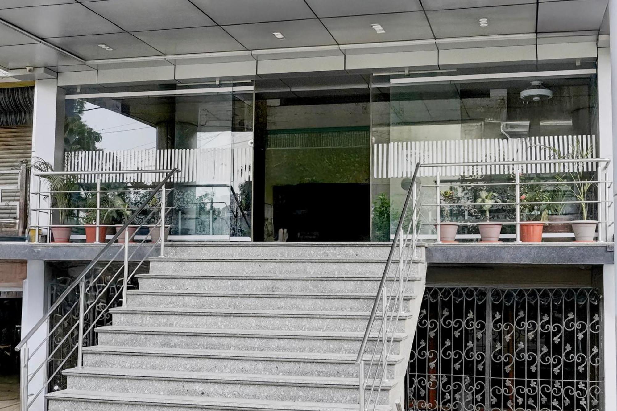 Super Townhouse Oak Bharuch Near Railway Station Formerly Hotel Kohinoor المظهر الخارجي الصورة