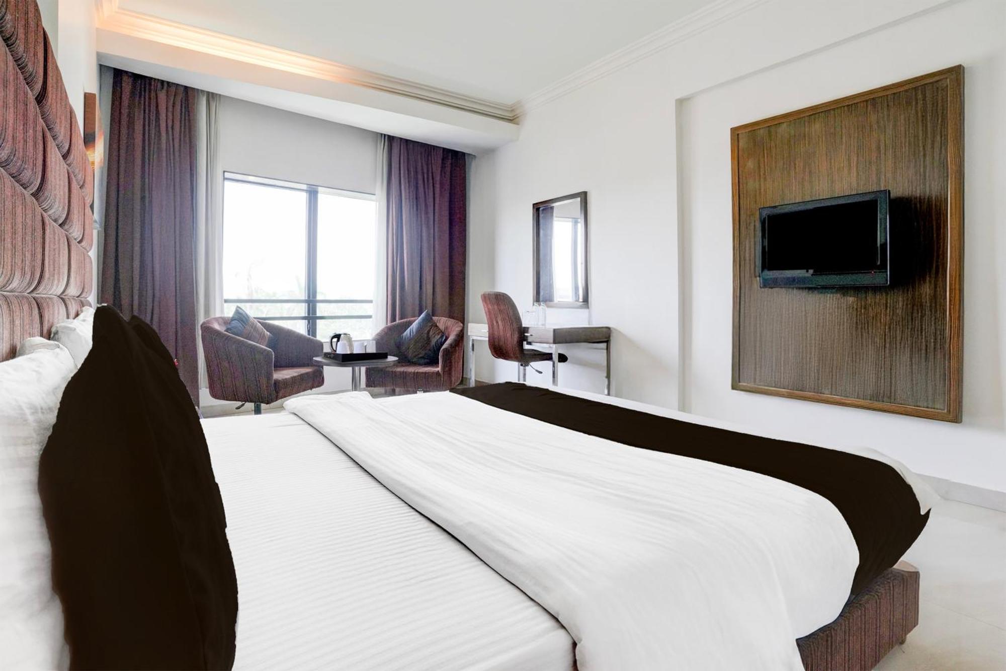 Super Townhouse Oak Bharuch Near Railway Station Formerly Hotel Kohinoor المظهر الخارجي الصورة