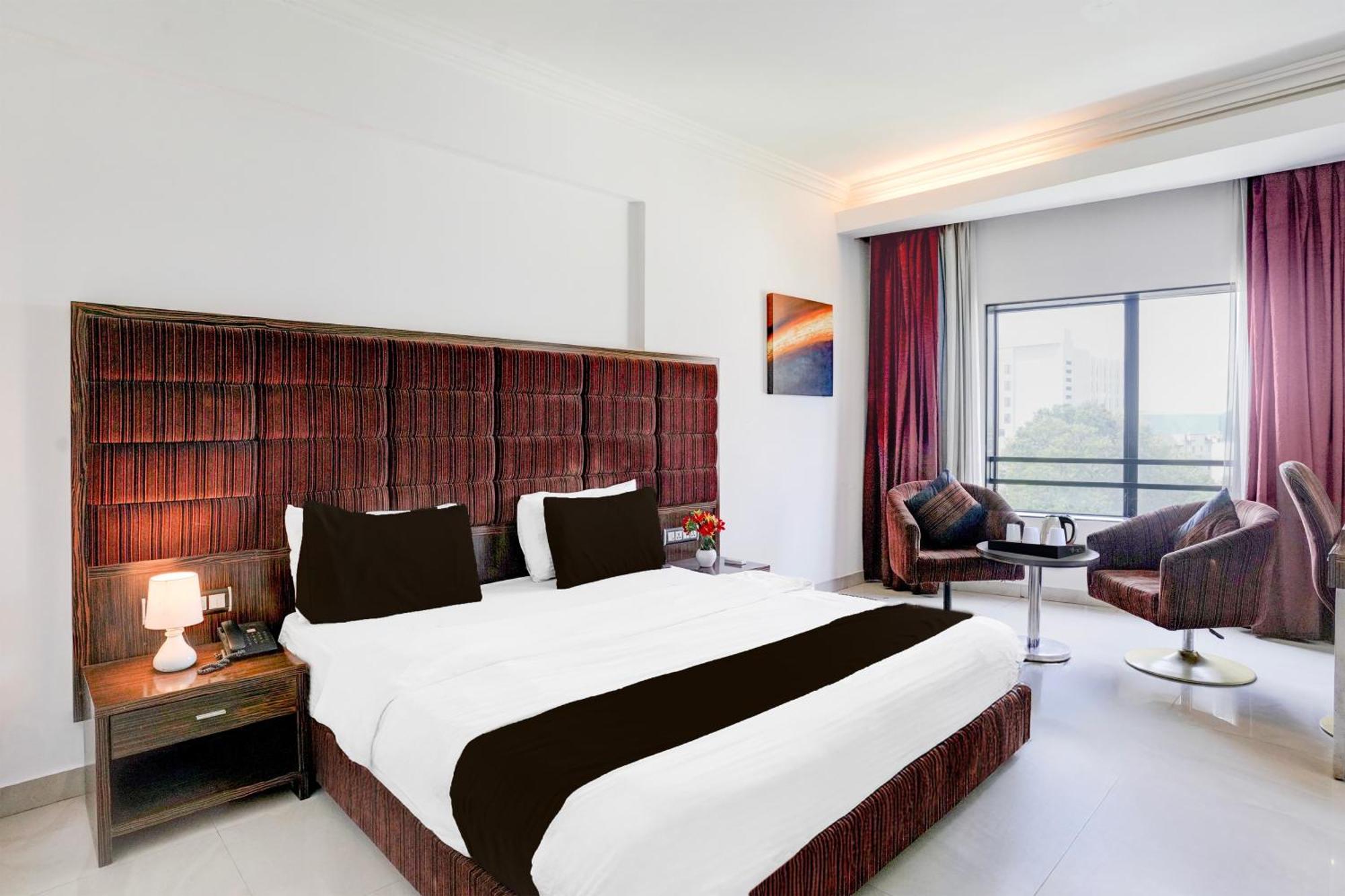 Super Townhouse Oak Bharuch Near Railway Station Formerly Hotel Kohinoor المظهر الخارجي الصورة