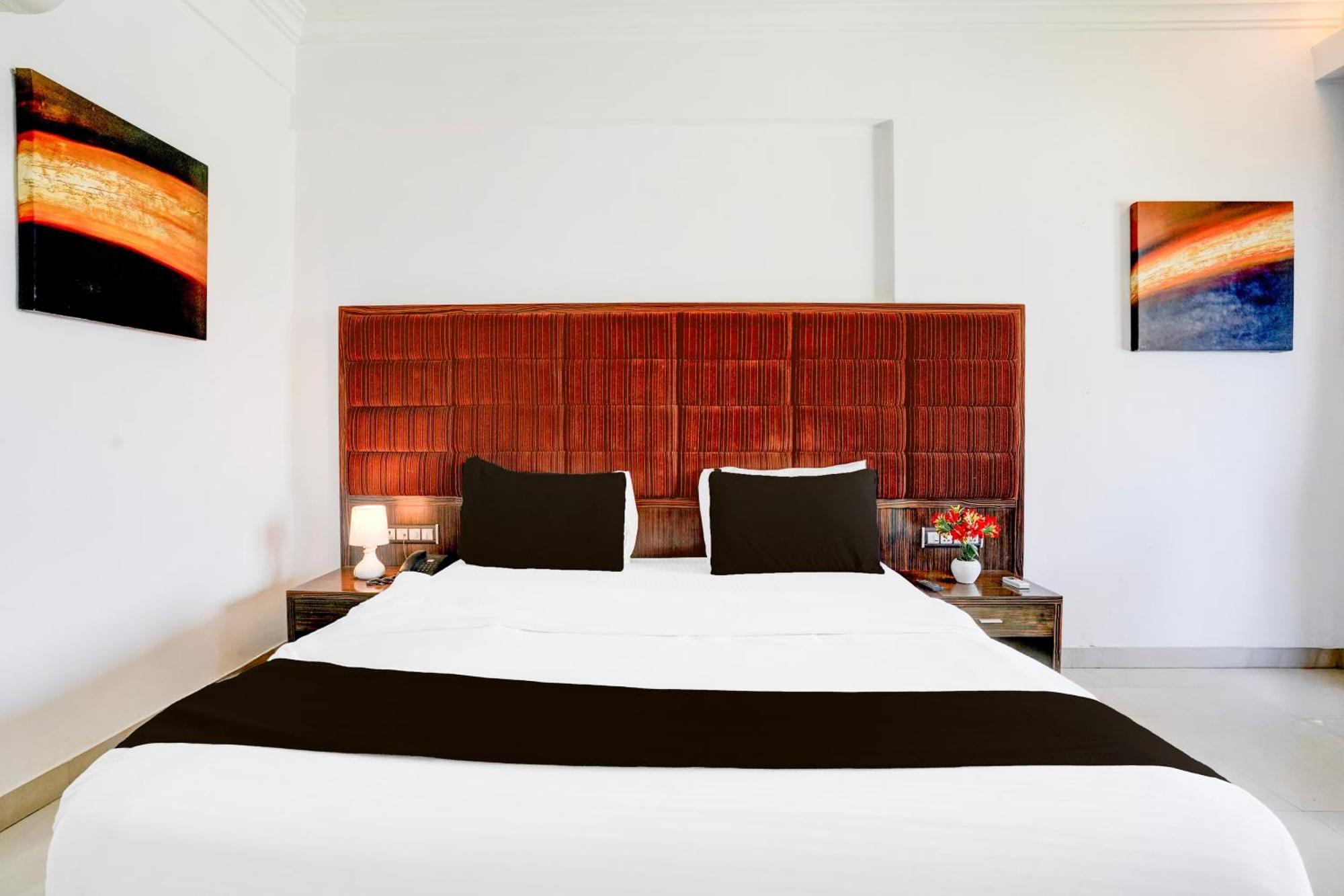 Super Townhouse Oak Bharuch Near Railway Station Formerly Hotel Kohinoor المظهر الخارجي الصورة