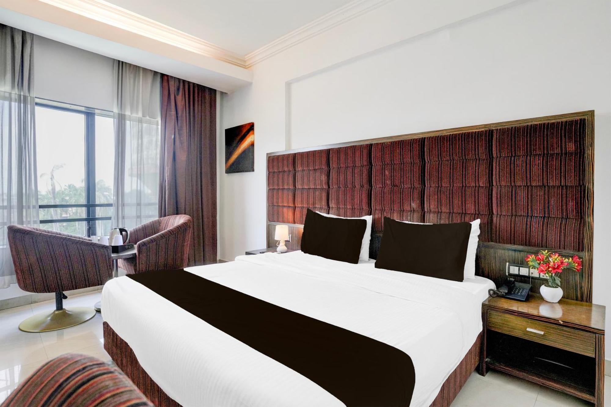 Super Townhouse Oak Bharuch Near Railway Station Formerly Hotel Kohinoor المظهر الخارجي الصورة